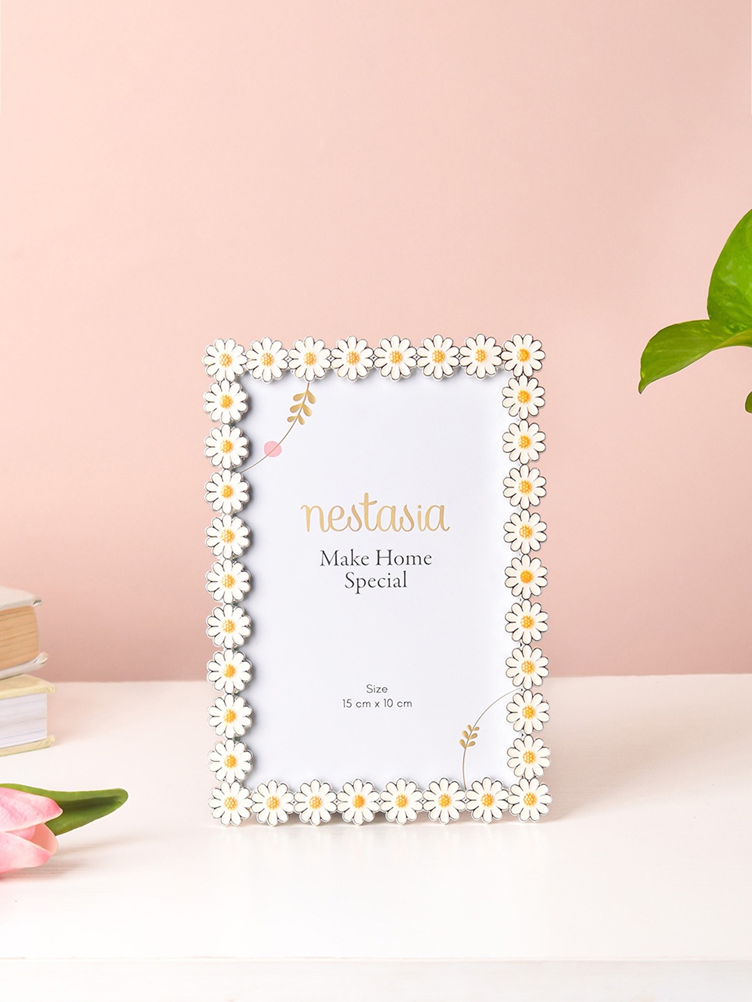 

Nestasia White Table Photo Frames