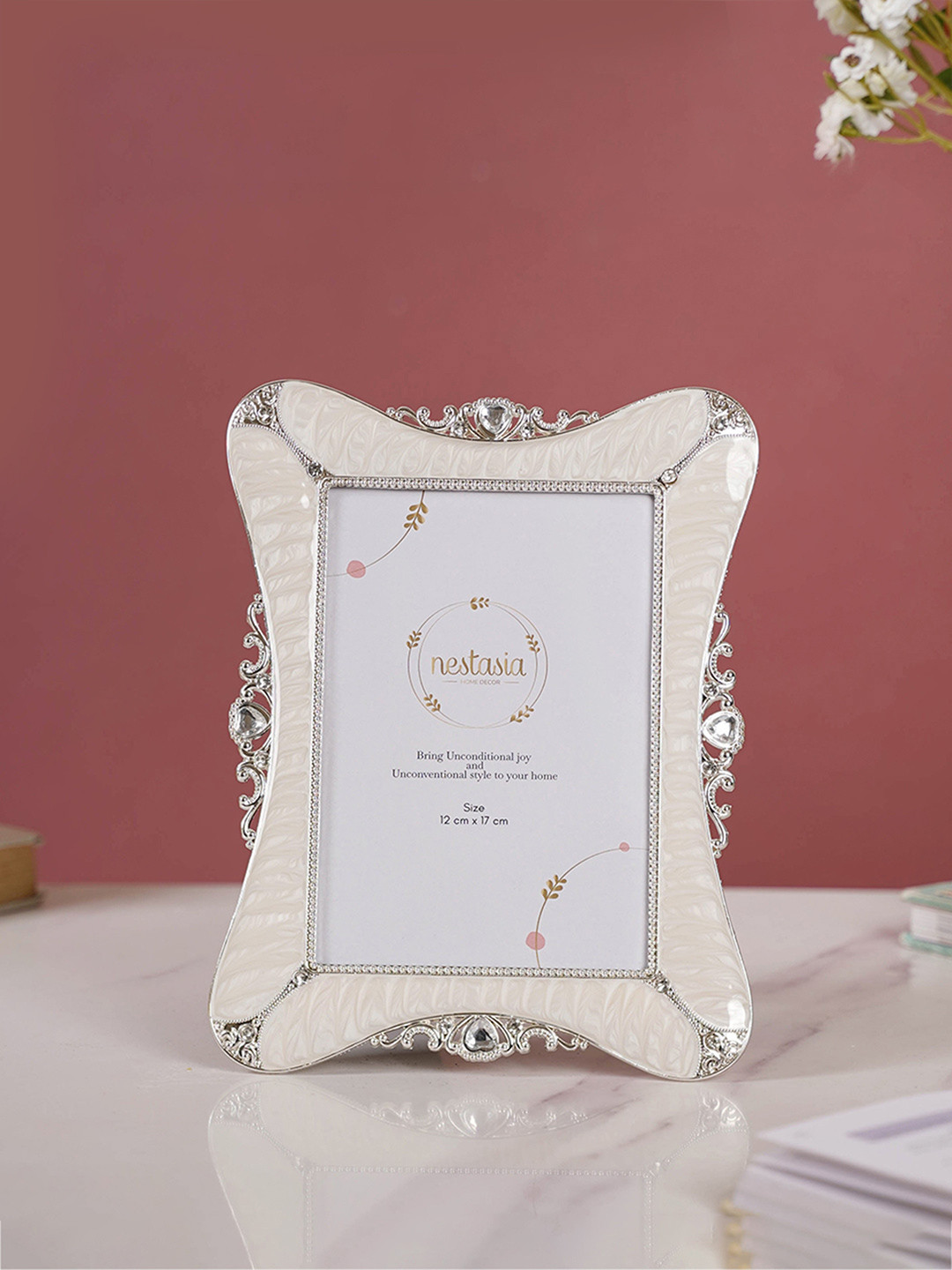 

Nestasia White Table Photo Frames