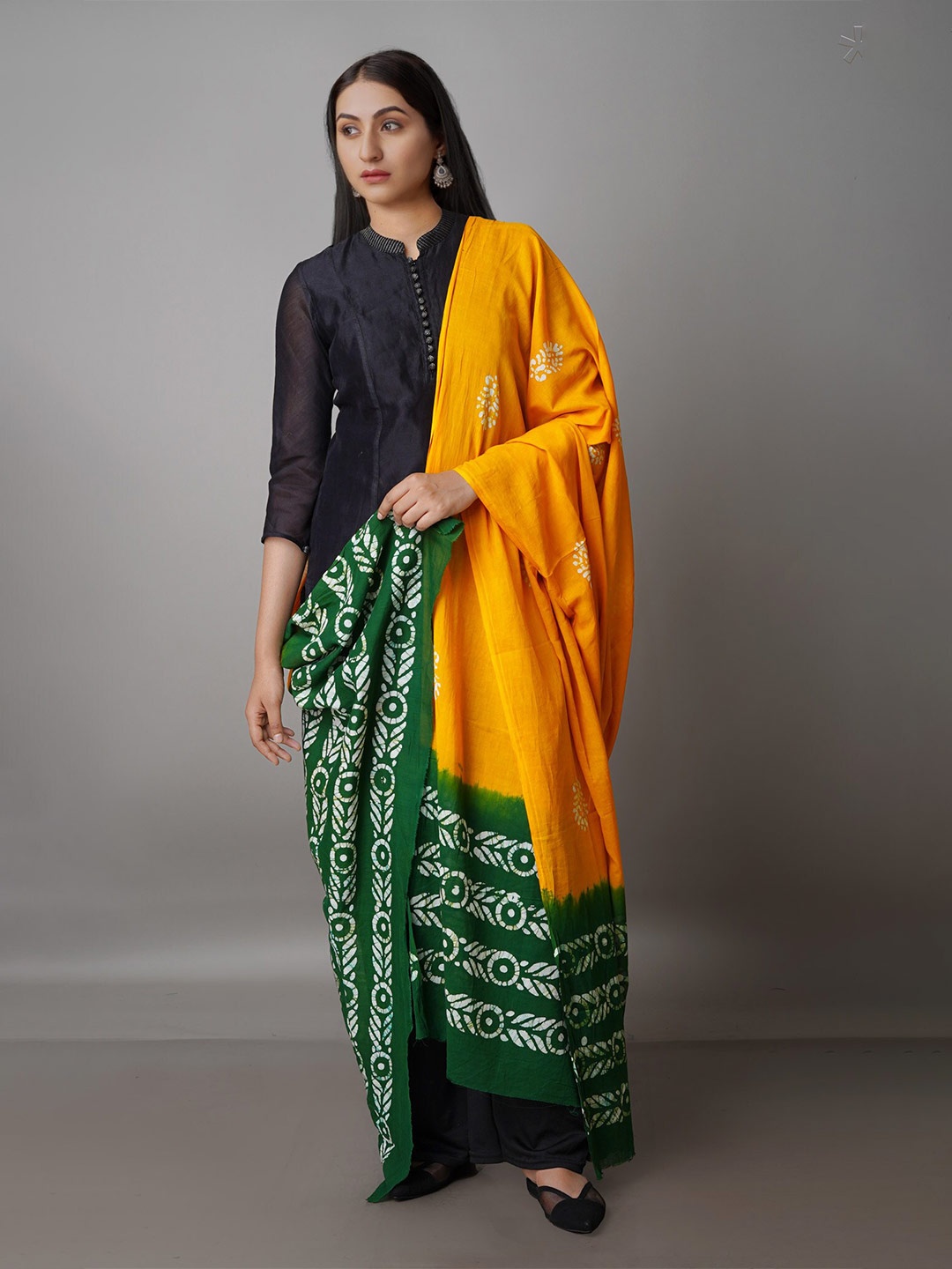 

Unnati Silks Yellow & Green Ethnic Motifs Dyed Pure Cotton Batik Dupatta