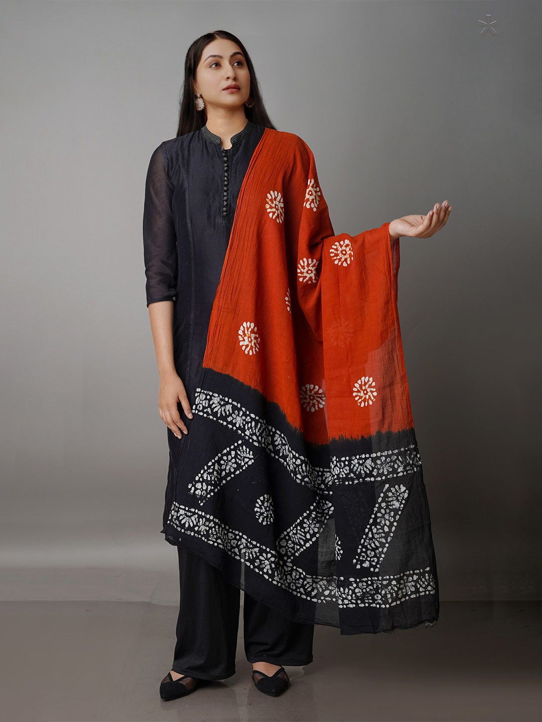 

Unnati Silks Maroon & Purple Ethnic Motifs Dyed Pure Cotton Batik Dupatta