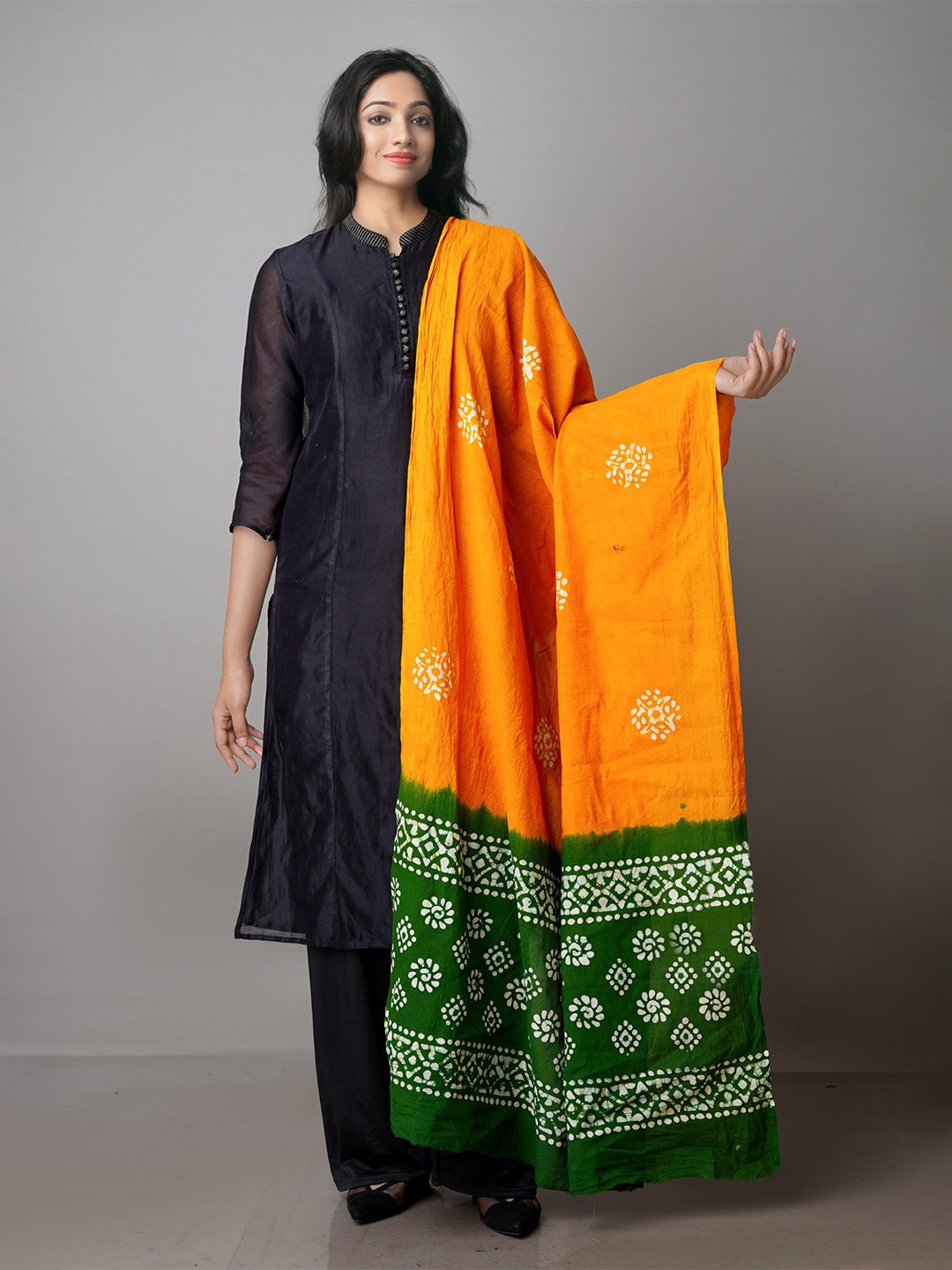 

Unnati Silks Green & Yellow Ethnic Motifs Dyed Pure Cotton Batik Dupatta