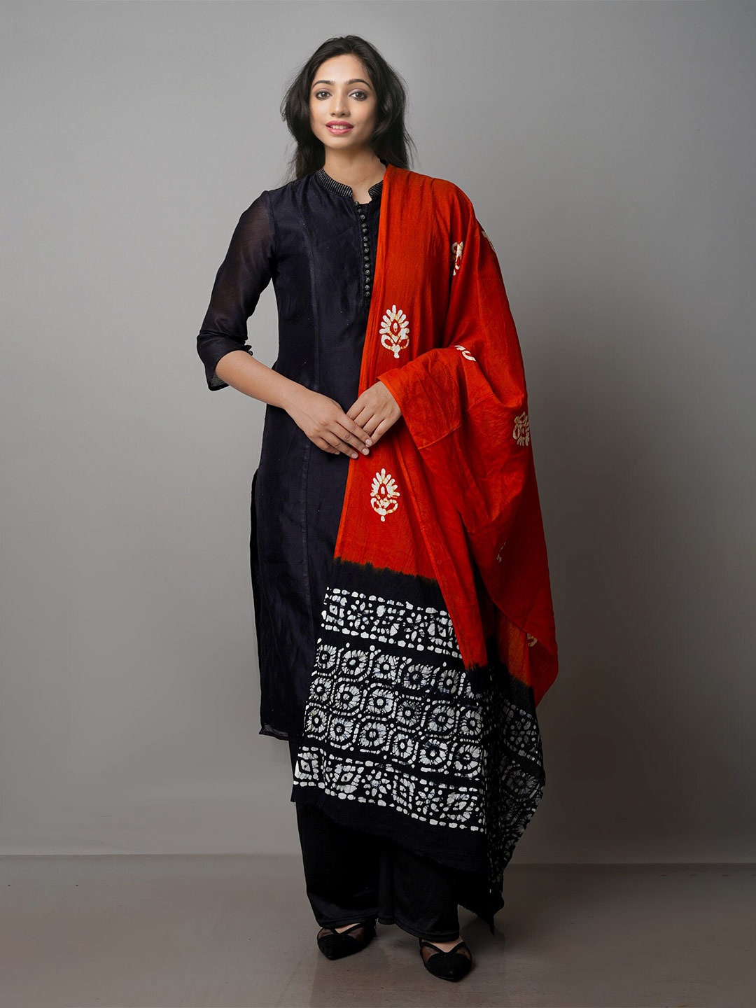 

Unnati Silks Burgundy & Blue Ethnic Motifs Printed Pure Cotton Batik Dupatta