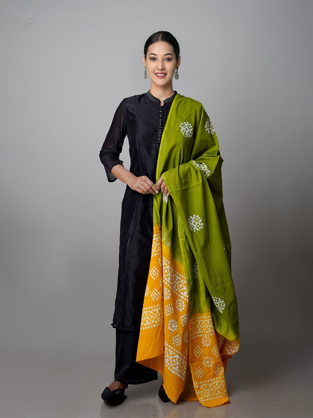 

Unnati Silks Ethnic Motifs Printed Pure Cotton Batik Dupatta, Green