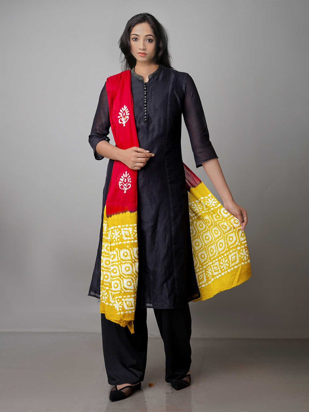 

Unnati Silks Maroon & Red Ethnic Motifs Dyed Pure Cotton Batik Dupatta