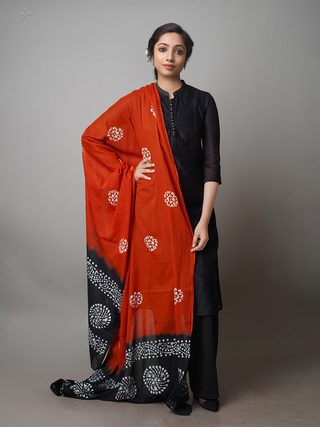 

Unnati Silks Maroon & Black Ethnic Motifs Printed Pure Cotton Batik Dupatta