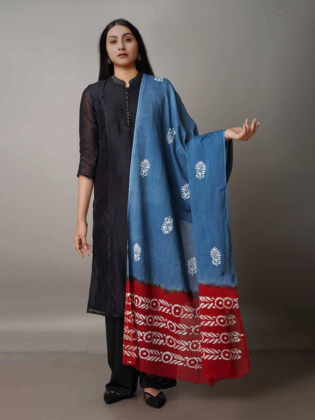 

Unnati Silks Blue & Red Ethnic Motifs Dyed Pure Cotton Batik Dupatta