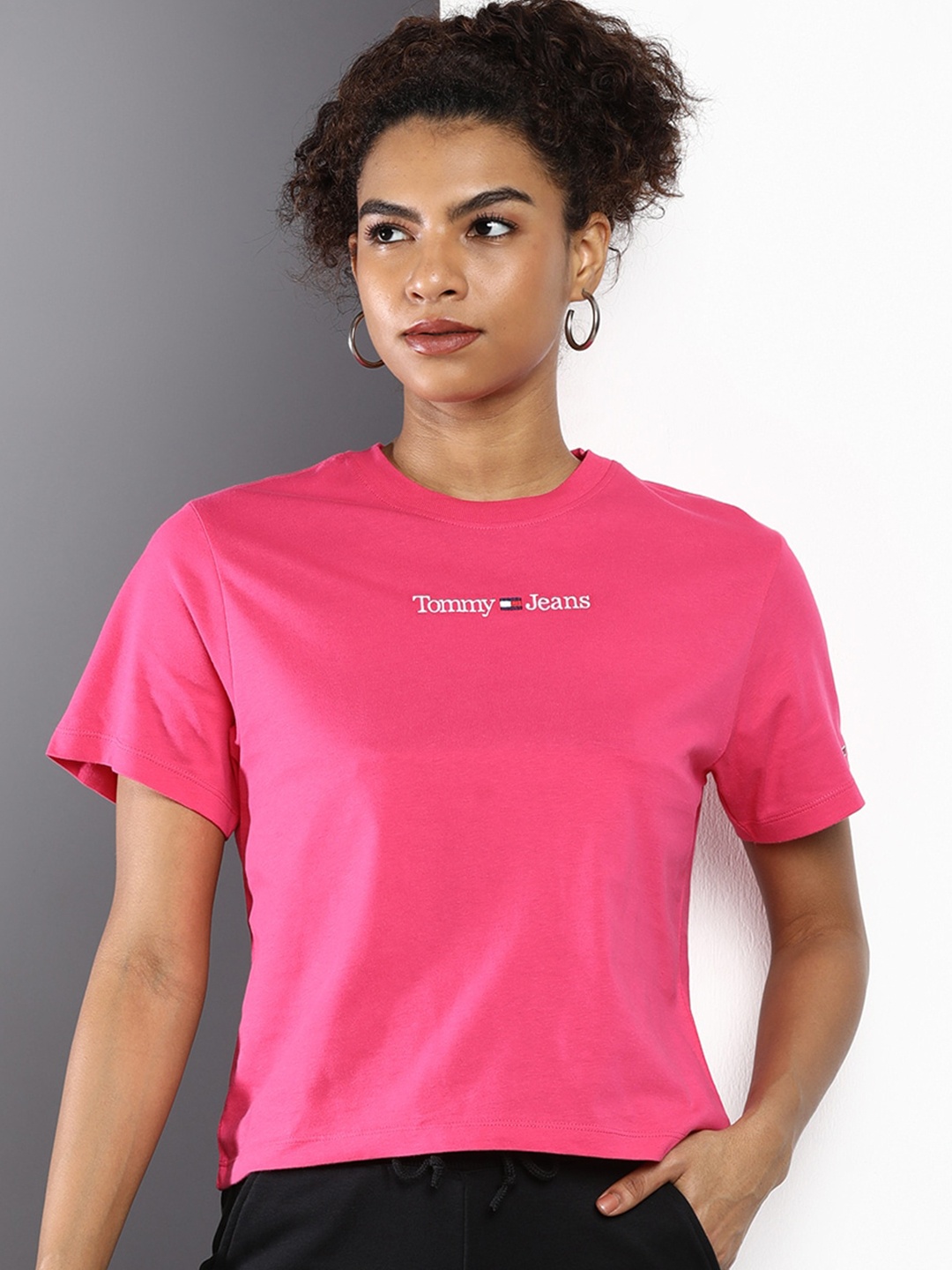 

Tommy Hilfiger Women Pink Typography Applique T-shirt