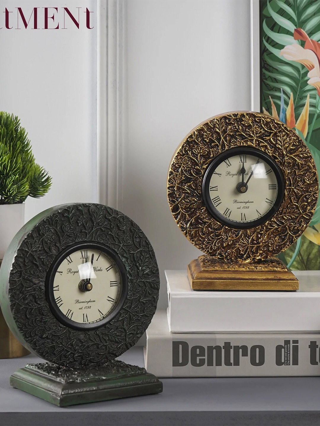 

THE ARTMENT Green Textured Vintage Table Clock