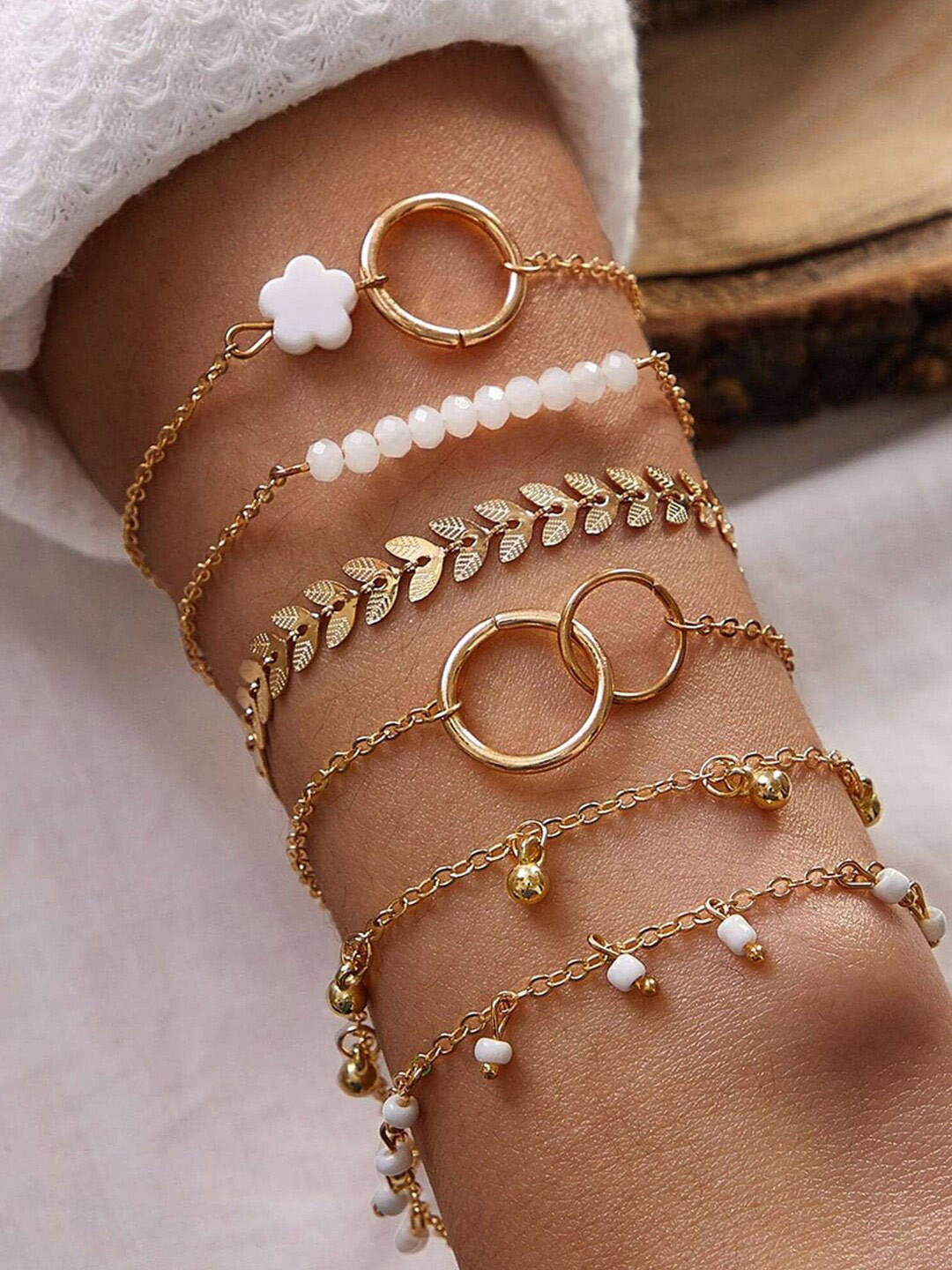 

Jewels Galaxy Women 6 Gold-Toned & White Gold-Plated Link Bracelet