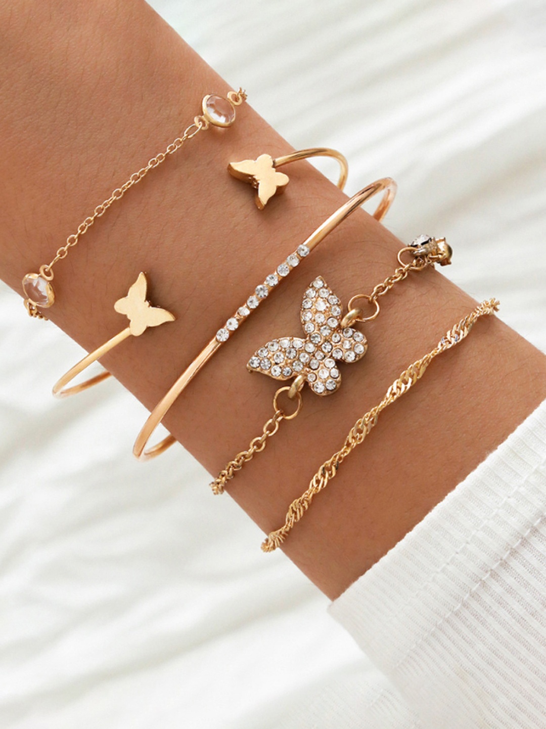 

Jewels Galaxy Women 5 Gold-Toned & White Gold-Plated Link Bracelet