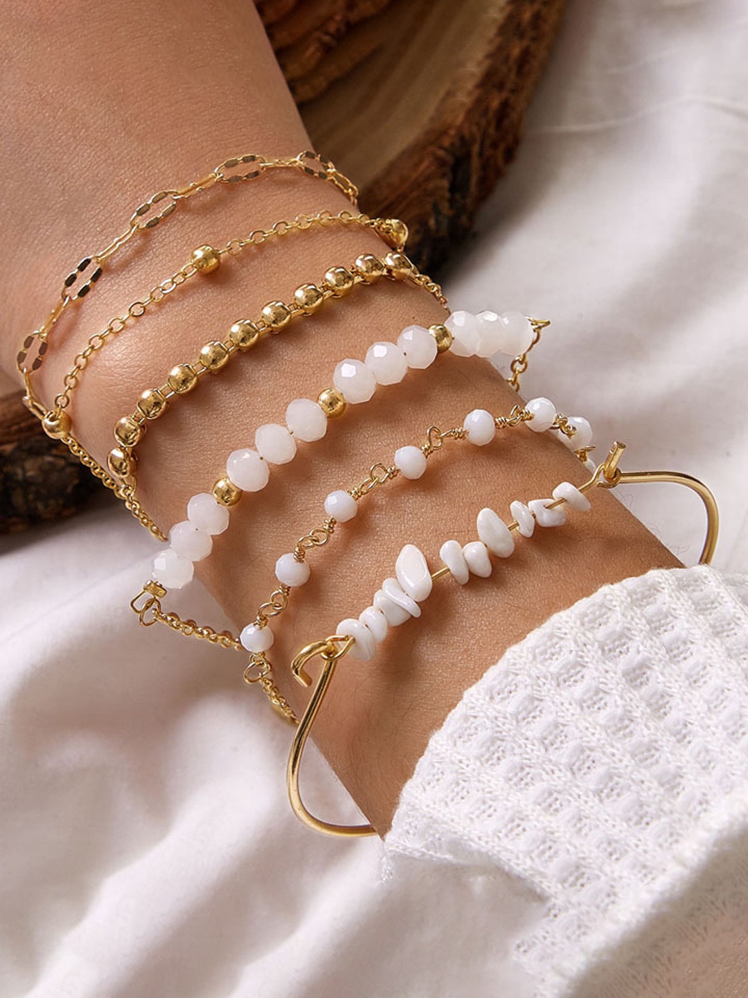 

Jewels Galaxy Women 6 Gold-Toned & White Gold-Plated Link Bracelet