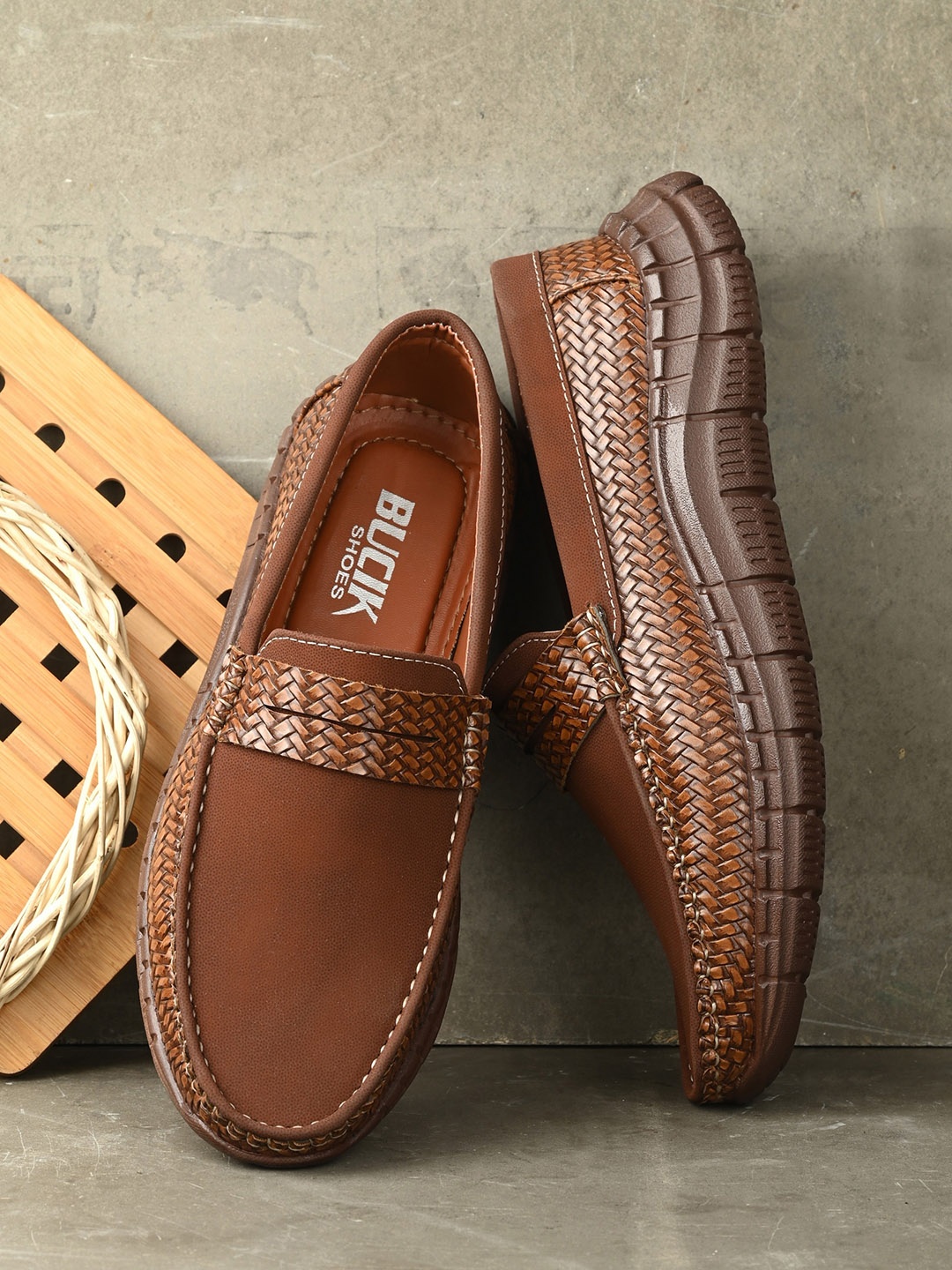 

BUCIK Men Textured Lightweight Loafers, Tan