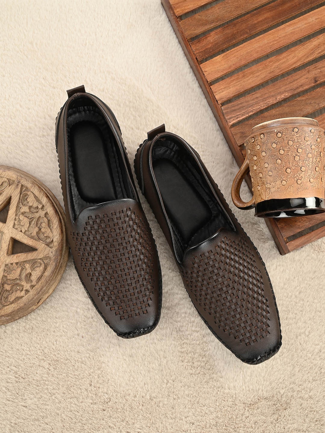 

BUCIK Men Textured Lightweight Loafers, Brown