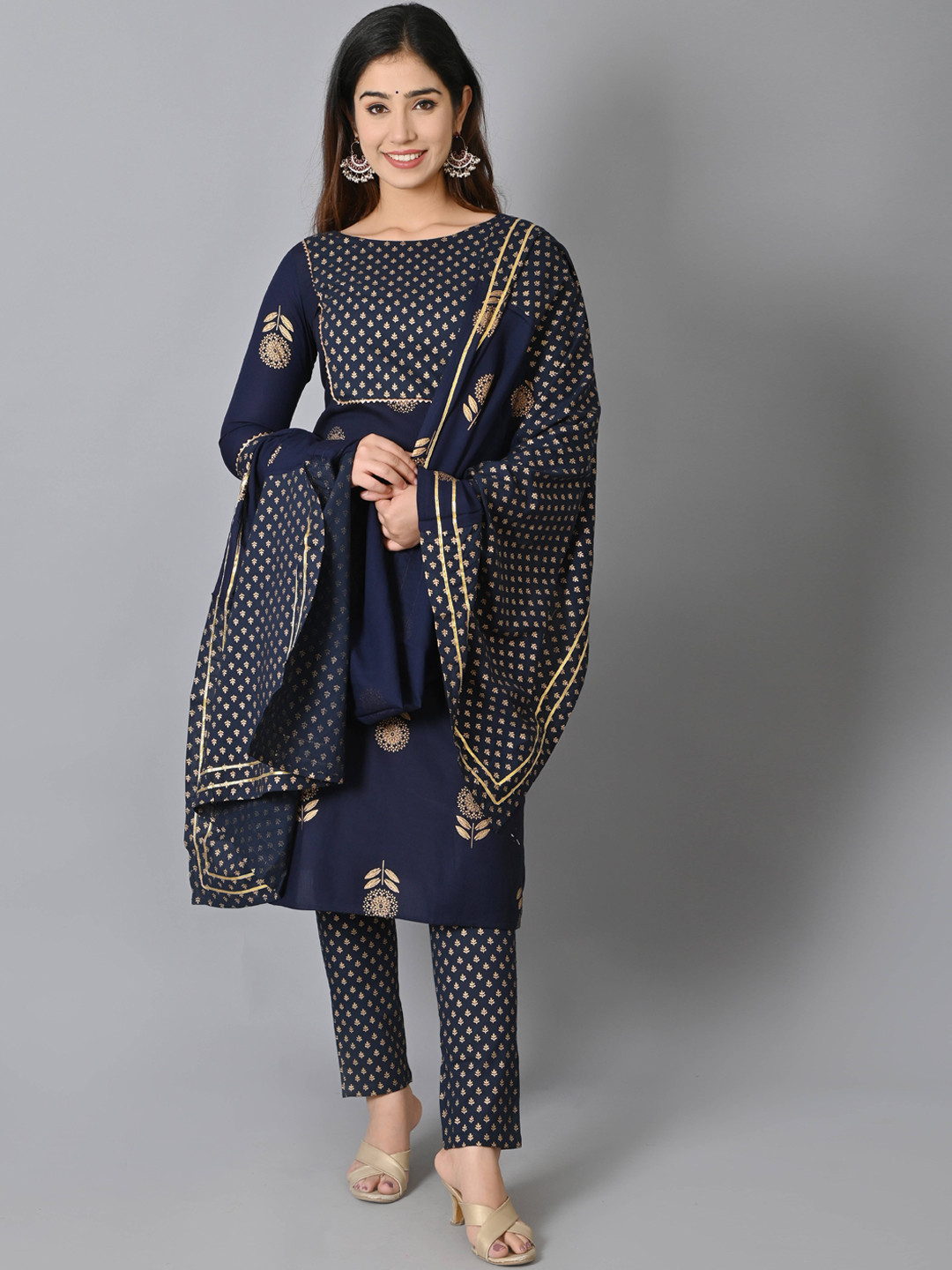 

VASTRAMANIAA Women Floral Printed Kurta with Trousers & Dupatta, Navy blue