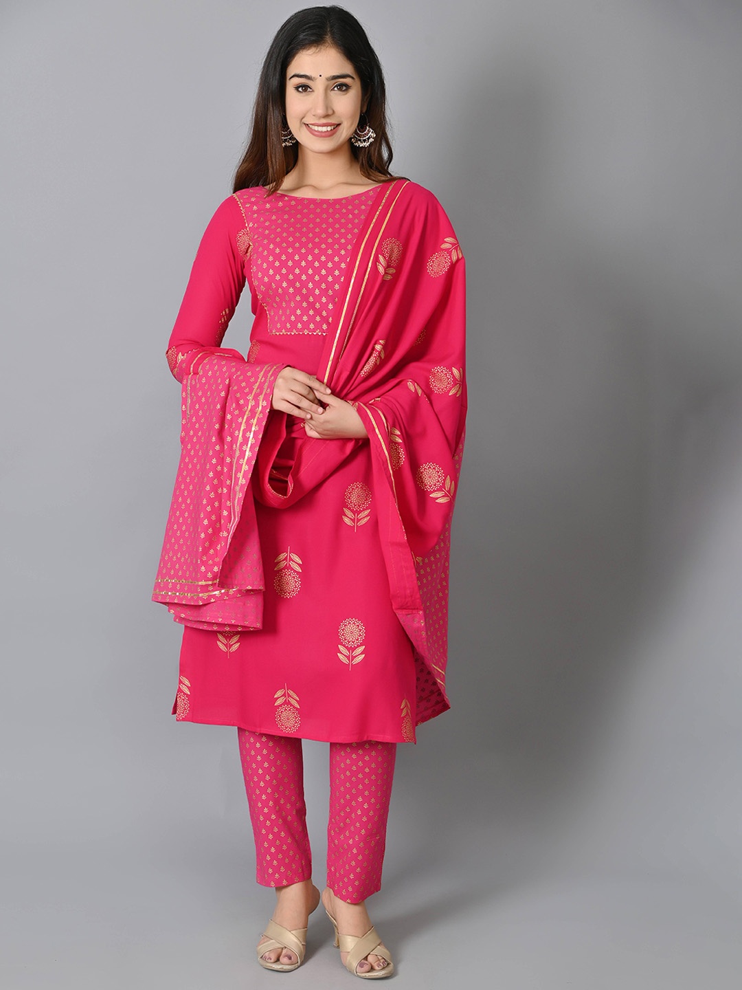 

VASTRAMANIAA Floral Printed Kurta with Trousers & Dupatta, Fuchsia