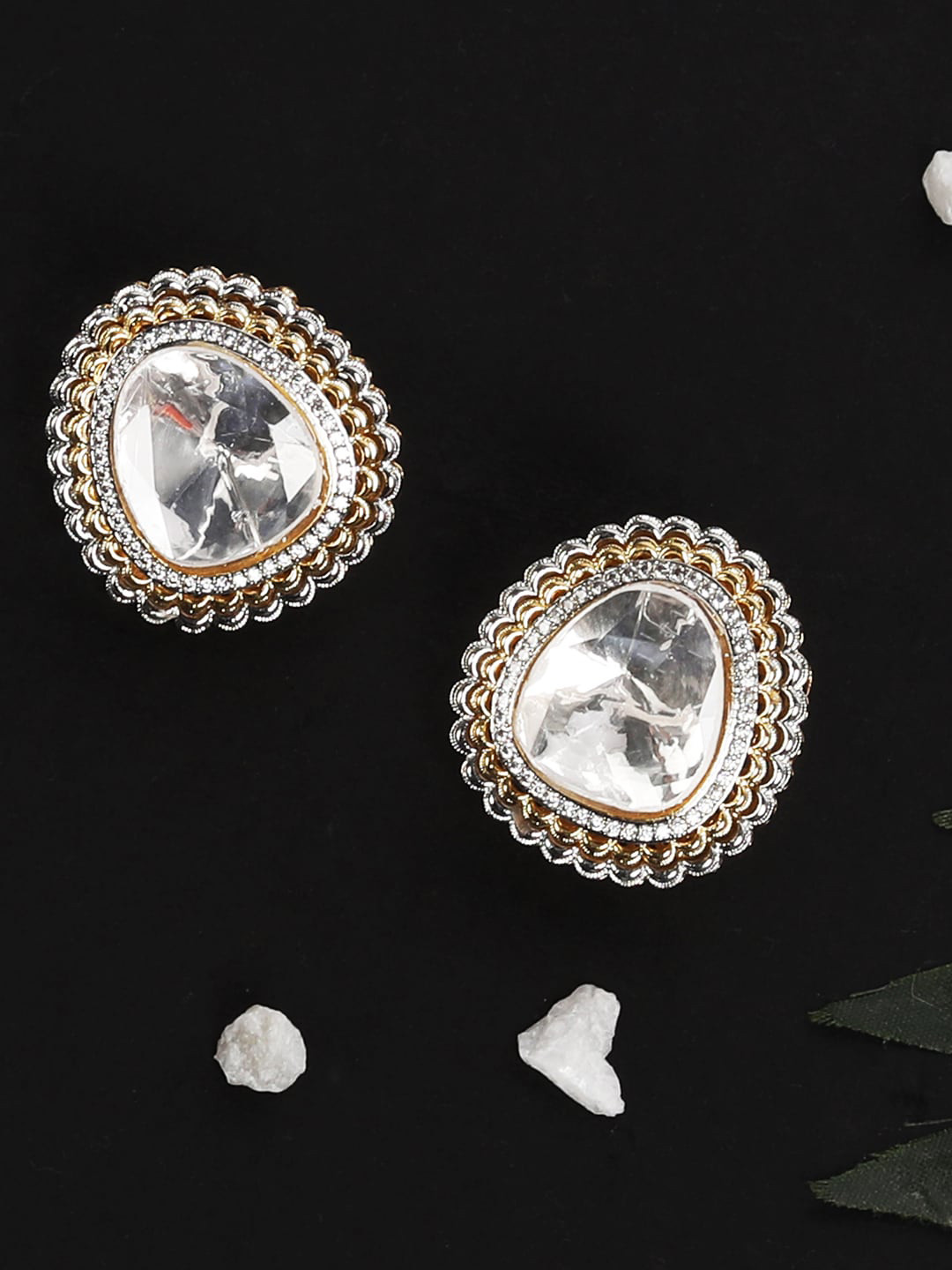 

AURAA TRENDS 22KT Gold Plated Contemporary Studs Earrings