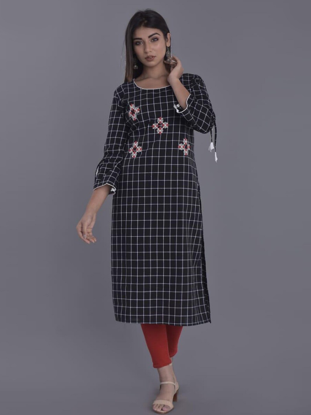 

Mishpra Women Checked Thread Work Cotton Kurta, Black