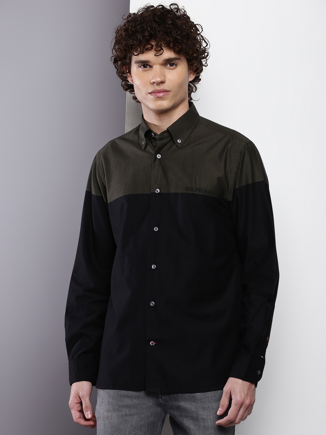 

Tommy Hilfiger Men Colourblocked Cotton Casual Shirt, Green