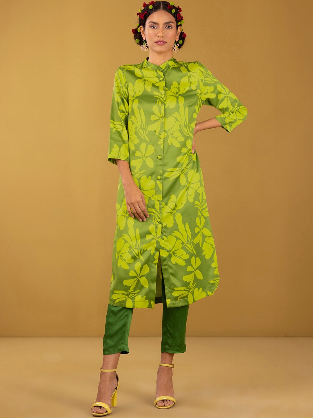 

Pink Fort Floral Printed Kurta with Trousers, Yellow