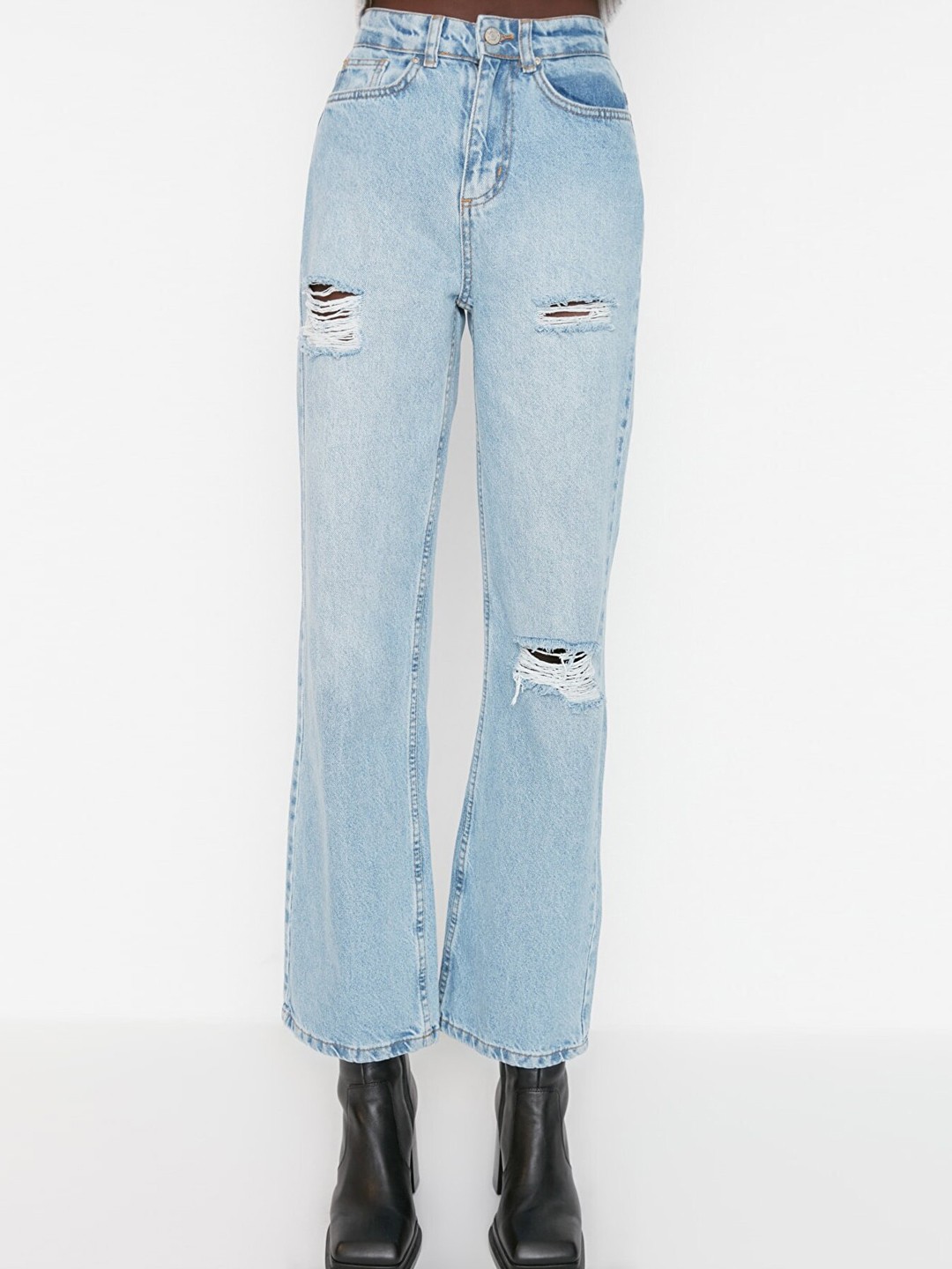 

Trendyol Women Mildly Distressed Pure Cotton Ripped Jeans, Blue