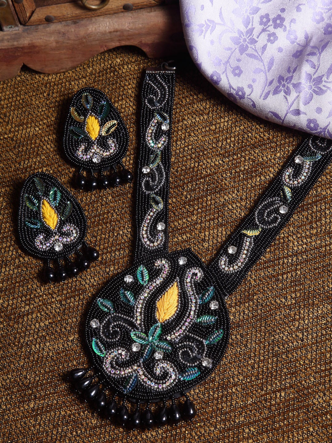 

Sargi Silver-Plated Crystals Studded & Pearls Beaded Jewellery Set