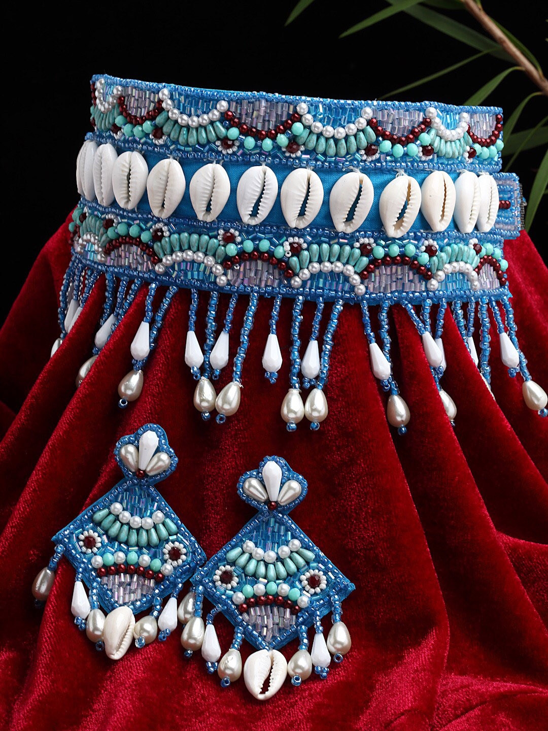 

Sargi Silver-Plated Cowri & Pearls Studded & Beaded Design Choker Jewellery Set