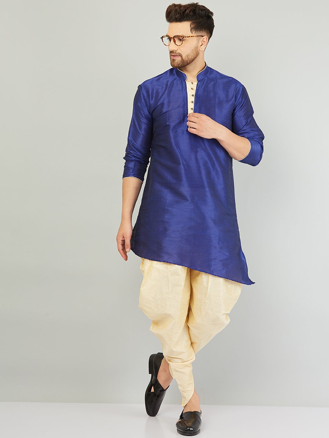 

Armaan Ethnic Men Mandarin Collar Silk Kurta, Blue