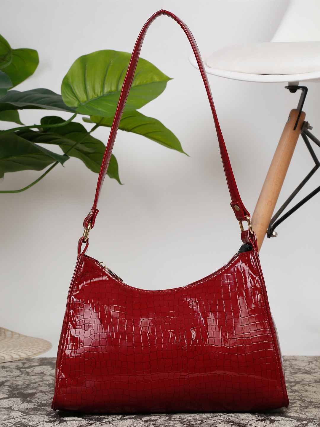 

FARGO Structured Shoulder Bag with Fringed, Maroon