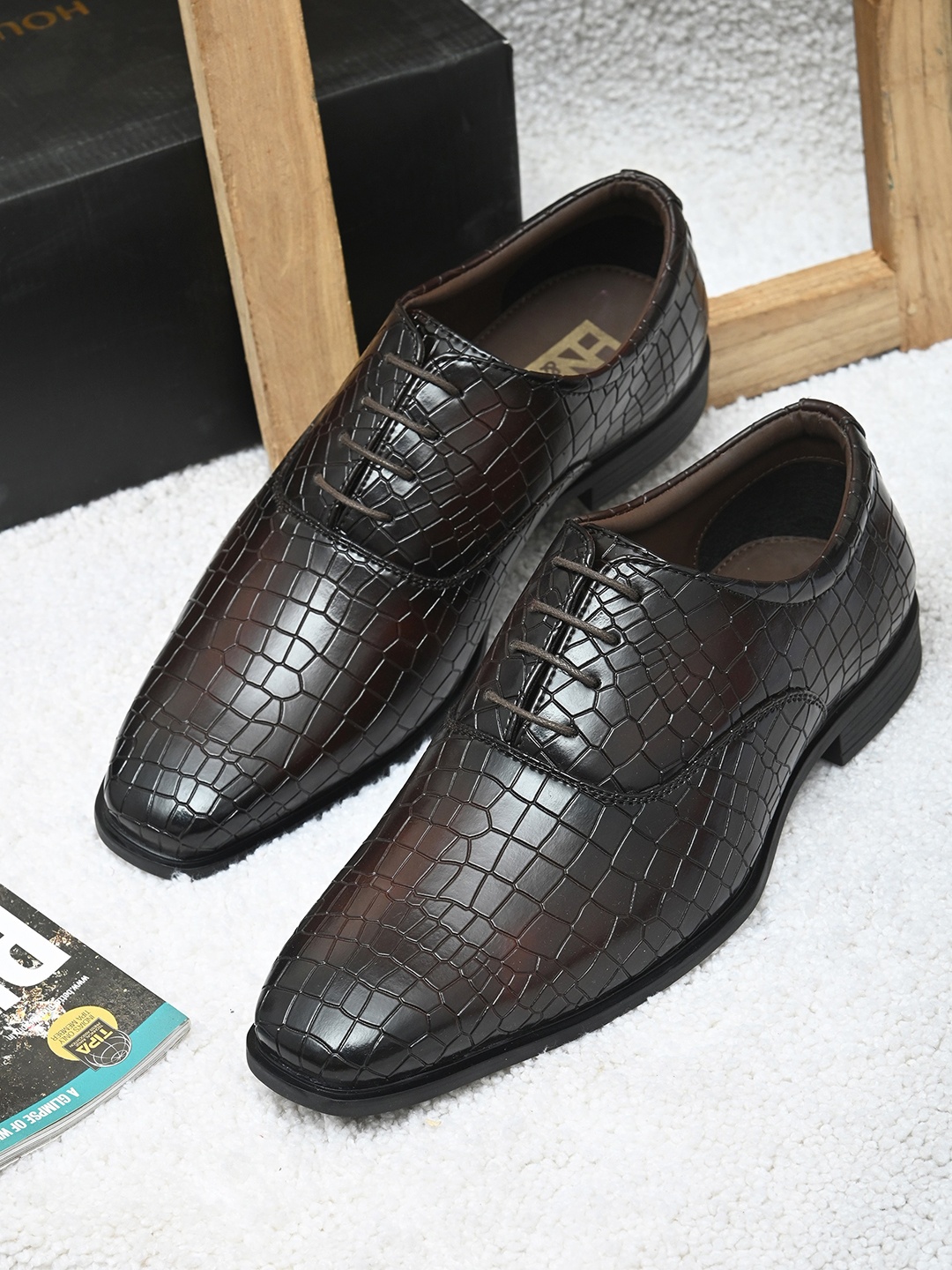 

HERE&NOW Men Textured Square Toe Formal Derbys, Burgundy