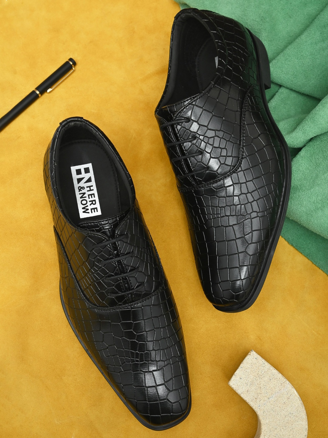 

HERE&NOW Men Textured Derby Shoes, Black