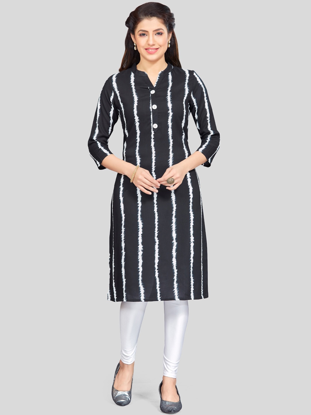 

Saree Swarg Women Striped Monochrome Kurta, Black