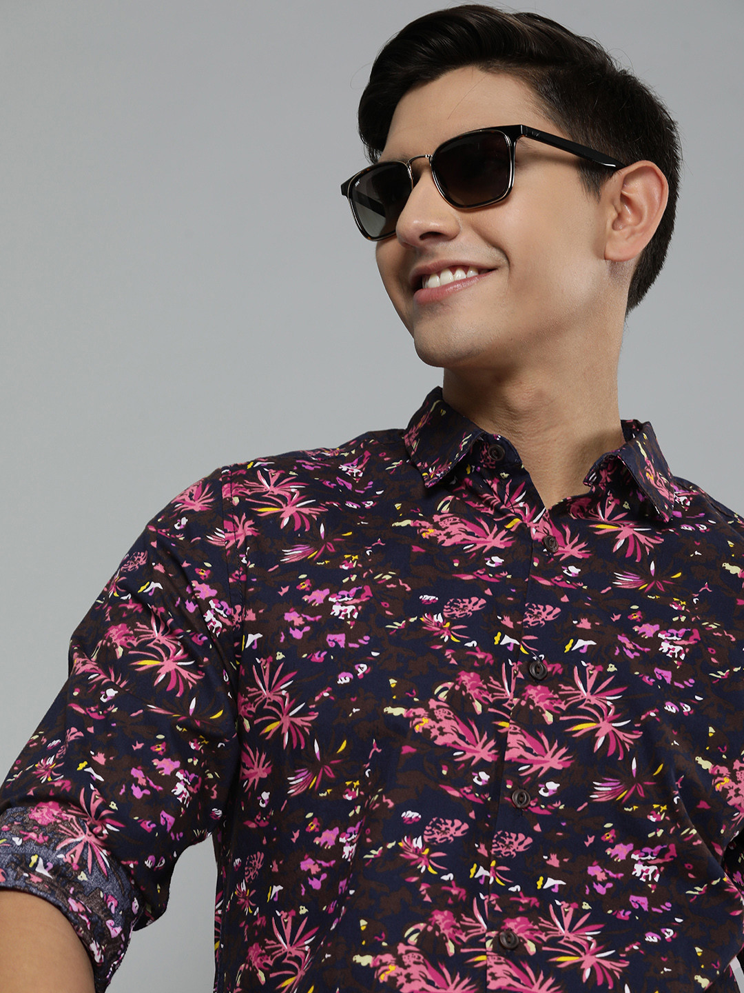 

HERE&NOW Men Slim Fit Floral Printed Casual Shirt, Multi