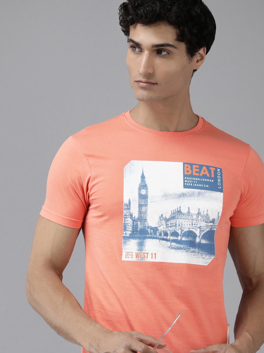 

BEAT LONDON by PEPE JEANS Men Pure Cotton Graphic Printed Slim Fit T-shirt, Peach
