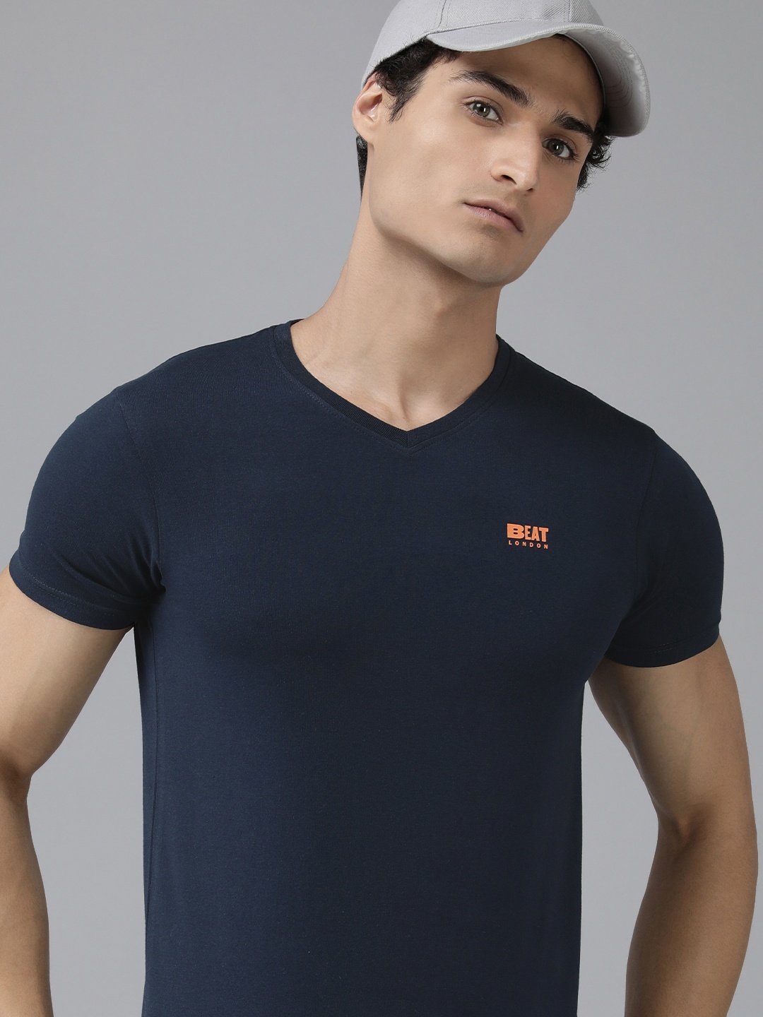 

BEAT LONDON by PEPE JEANS Men Solid Slim Fit Short Sleeves V-Neck T-shirt, Navy blue