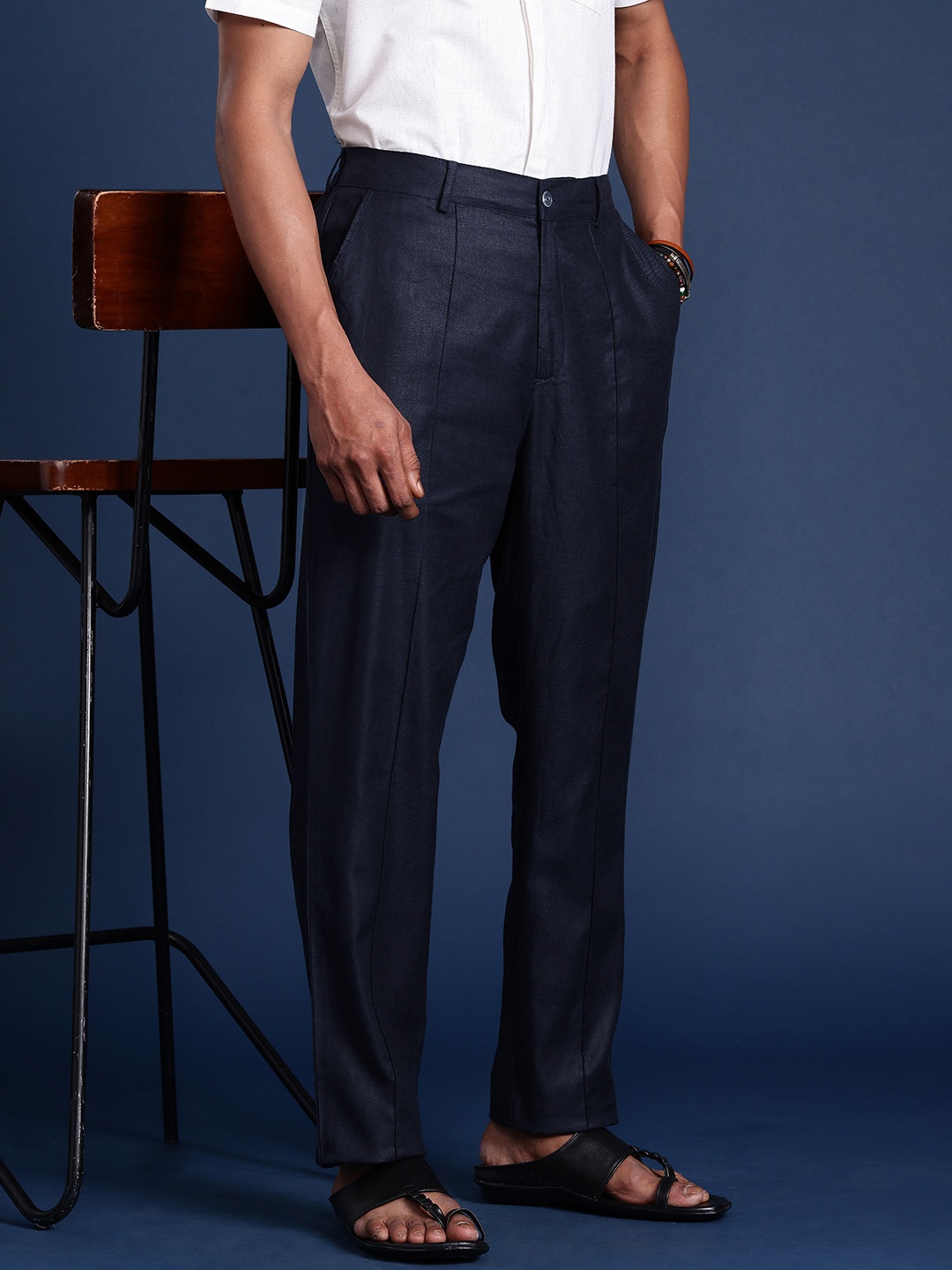 

Taavi Men Woven Legacy Trousers, Navy blue