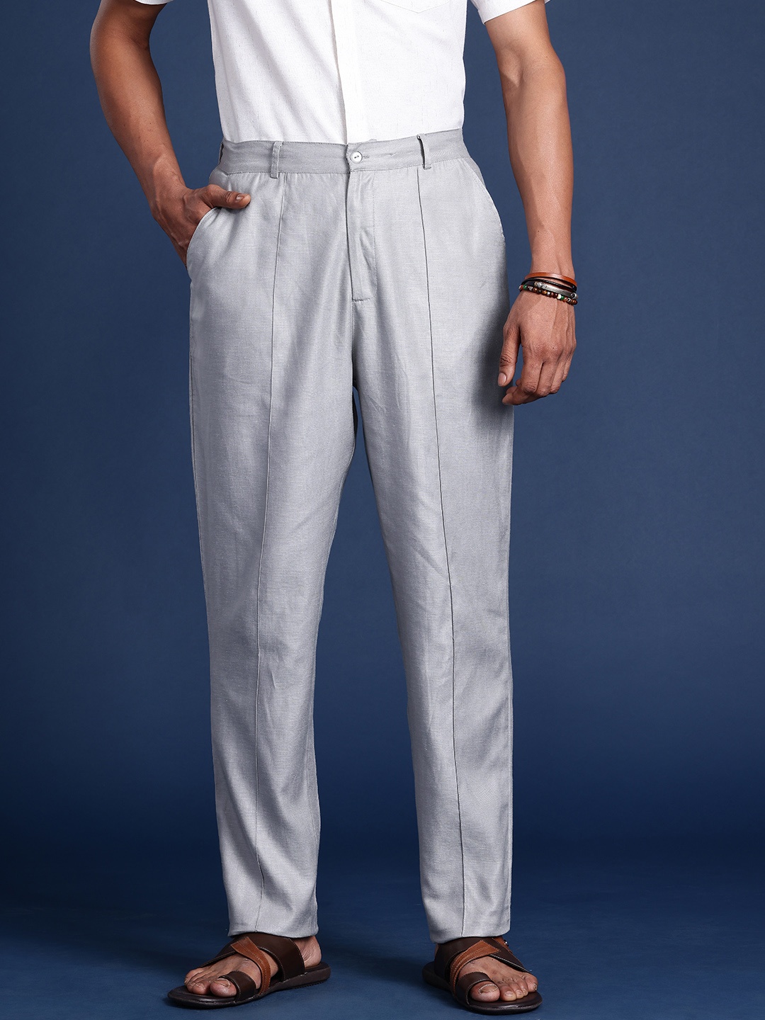 

Taavi Men Woven Legacy Trousers, Grey