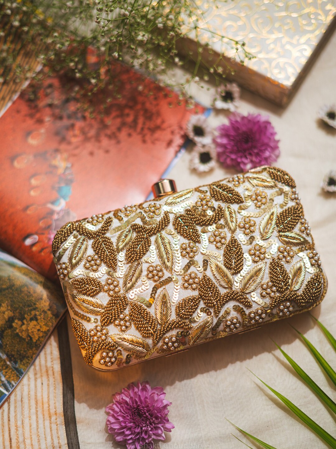 

NR By Nidhi Rathi Embroidered Embroidered Box Clutch, White