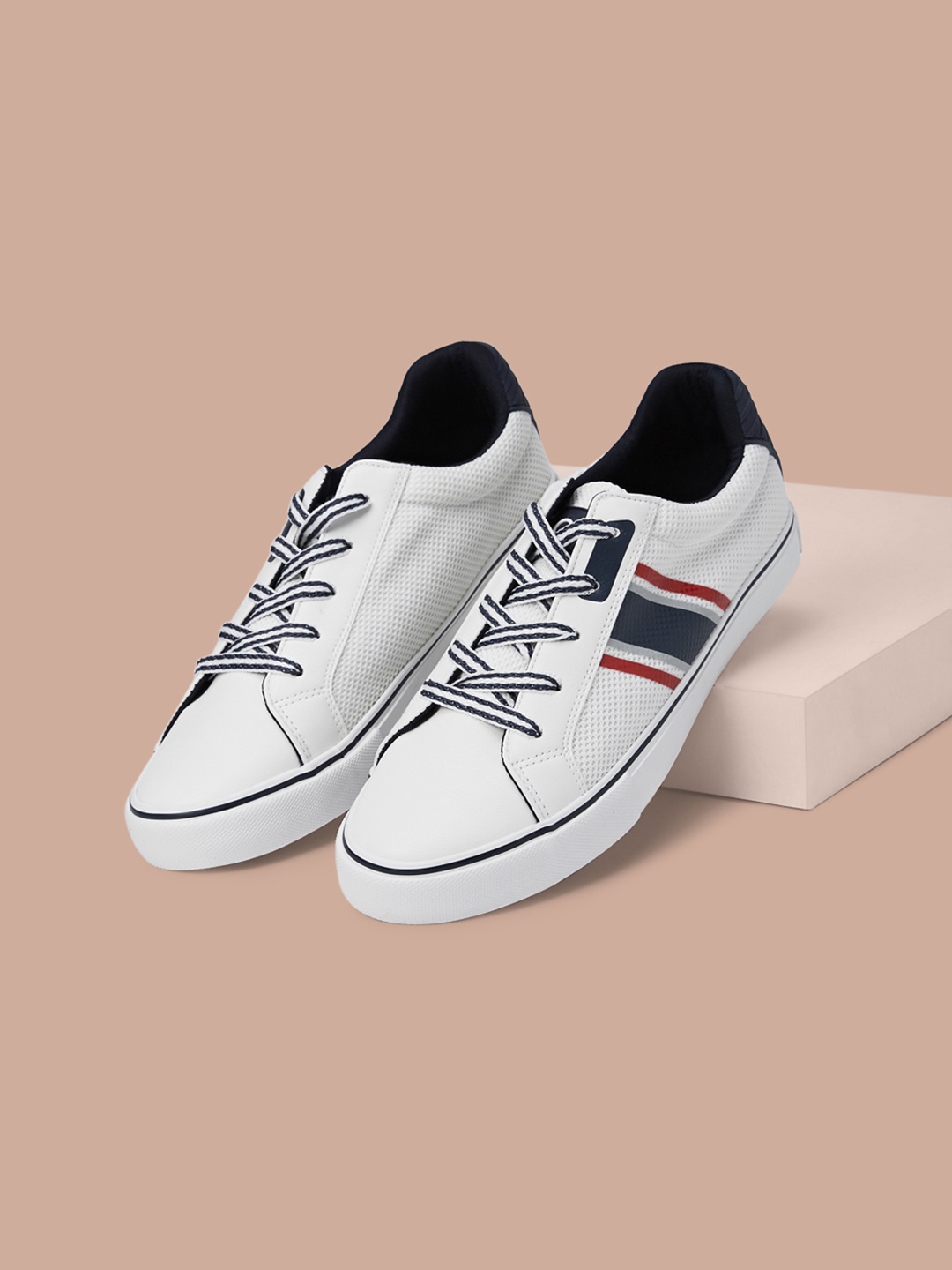

Ajile by Pantaloons Men Colourblocked Sneakers, White