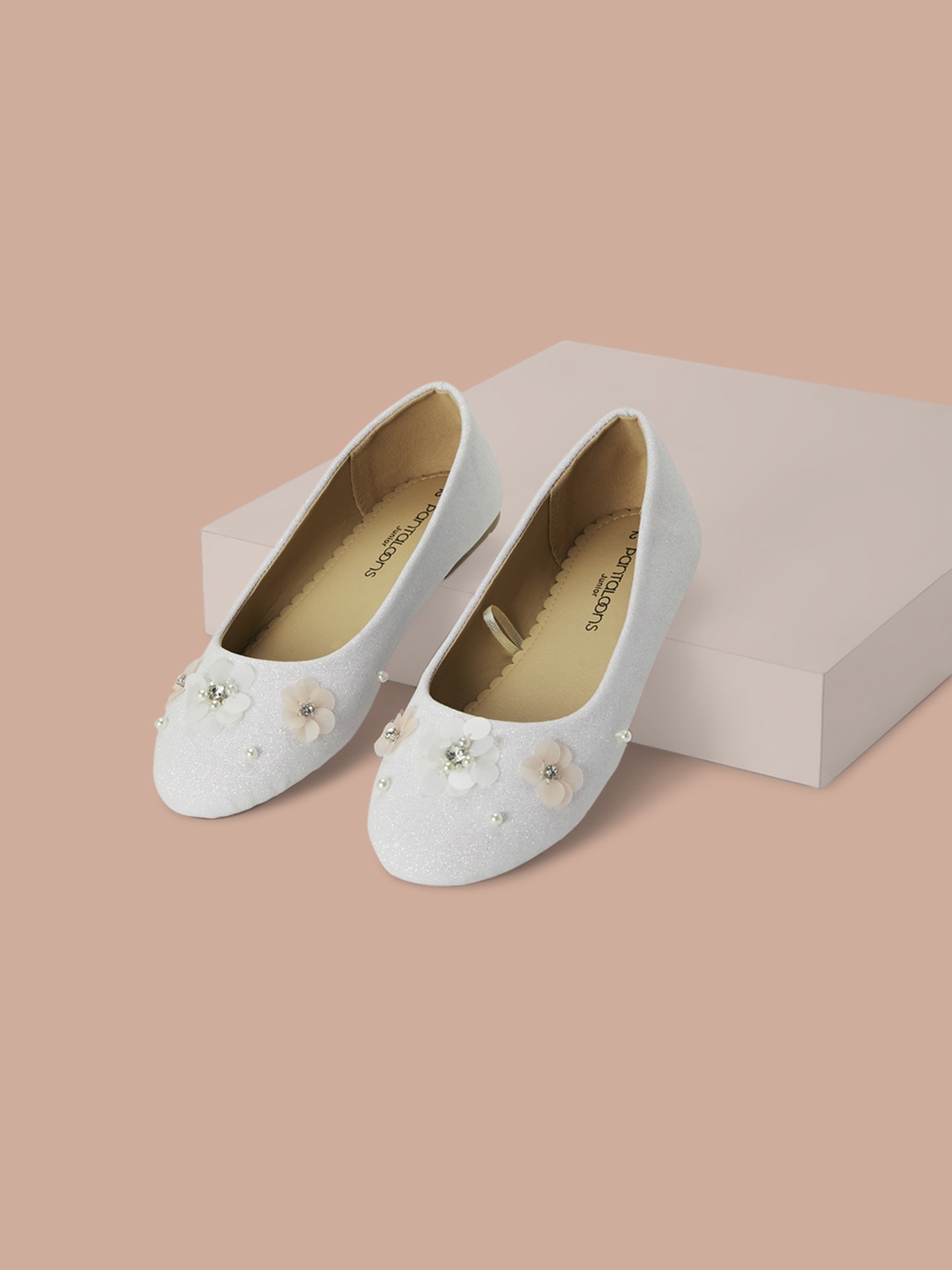 

Pantaloons Junior Girls Embellished Ballerinas Flats, White