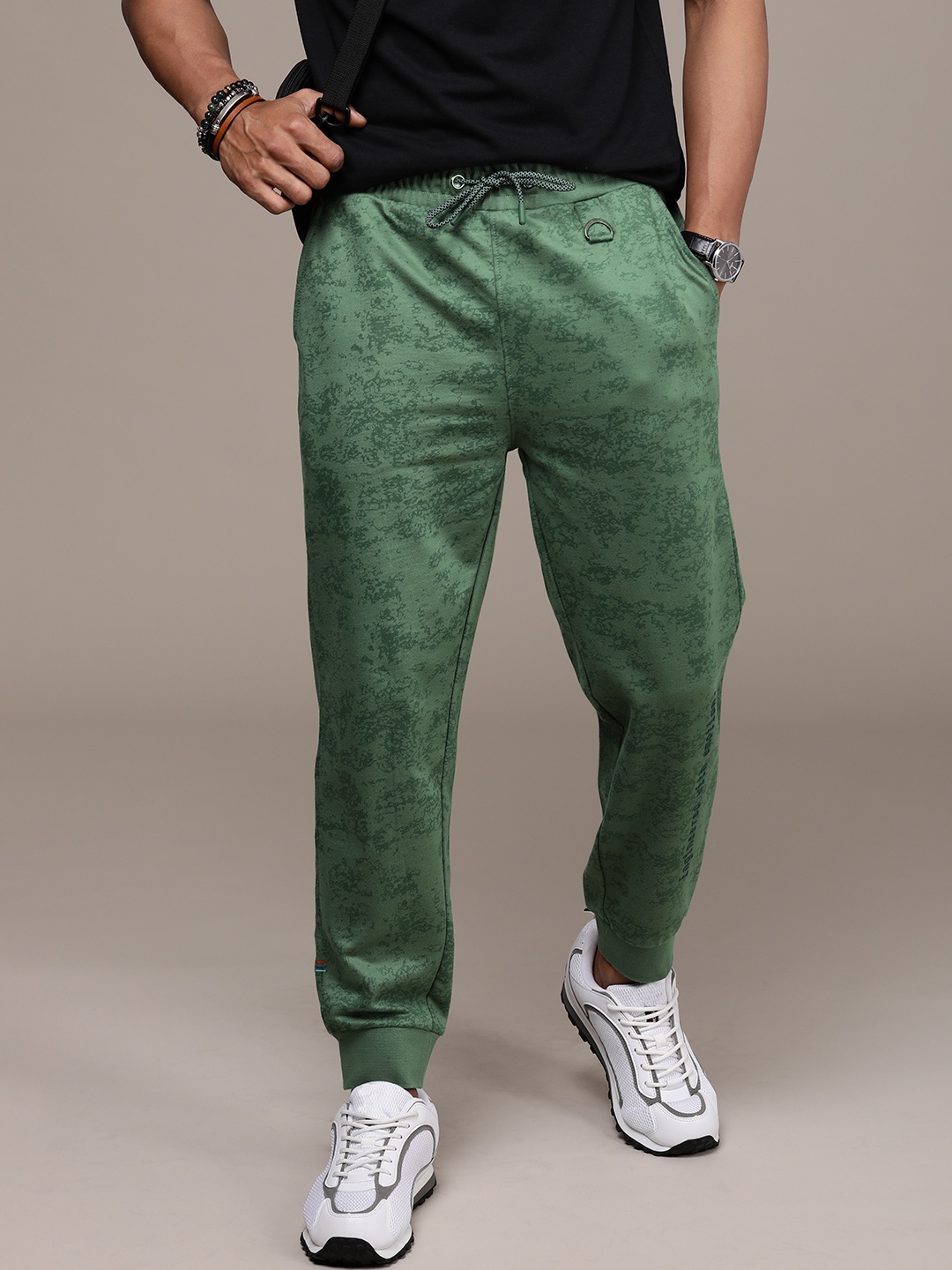 

FORCE IX Men Abstract Print Relaxed Fit Mid-Rise Knitted Pure Terry Cotton Joggers, Green