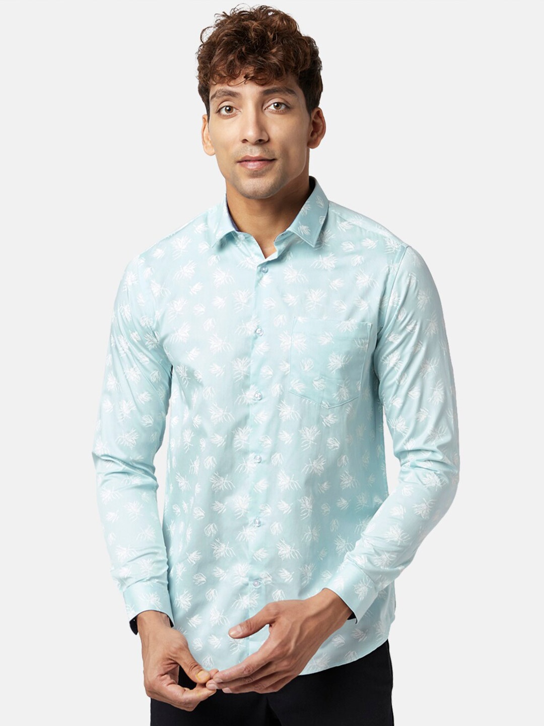 

BYFORD by Pantaloons Men Cotton Slim Fit Conversational Printed Casual Shirt, Blue