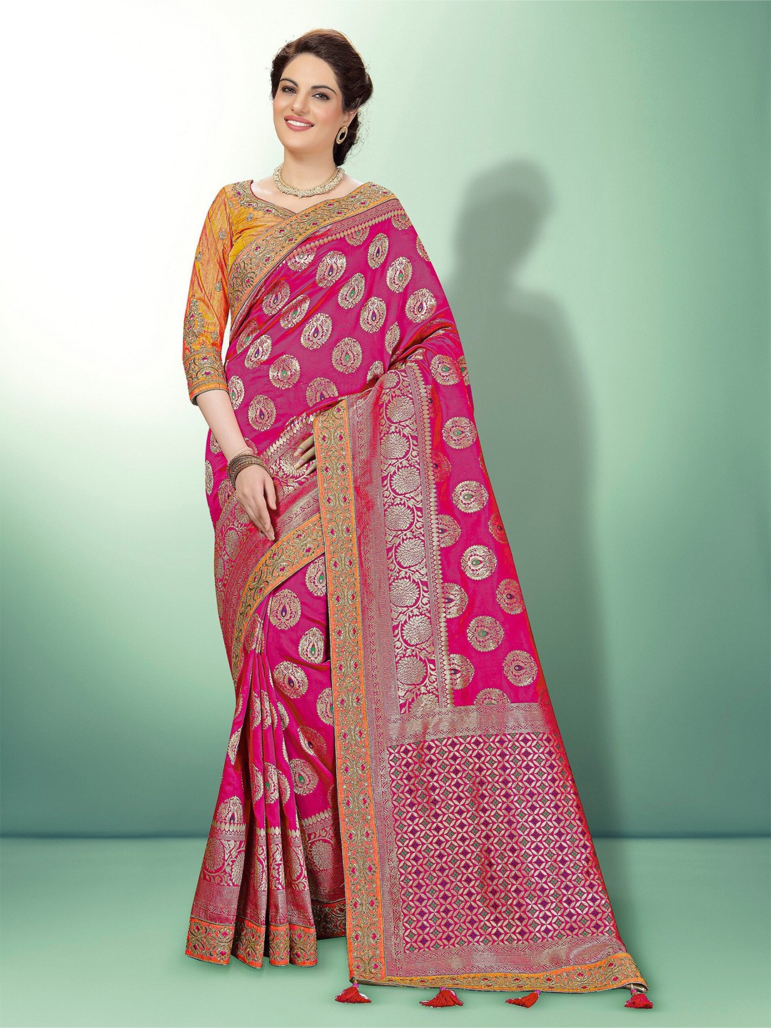 

Trendmalls Embroiderd Zari Silk Blend Saree, Pink
