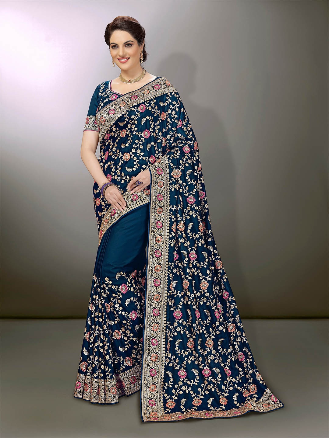

Trendmalls Green & Gold-Toned Floral Beads and Stones Heavy Work Saree