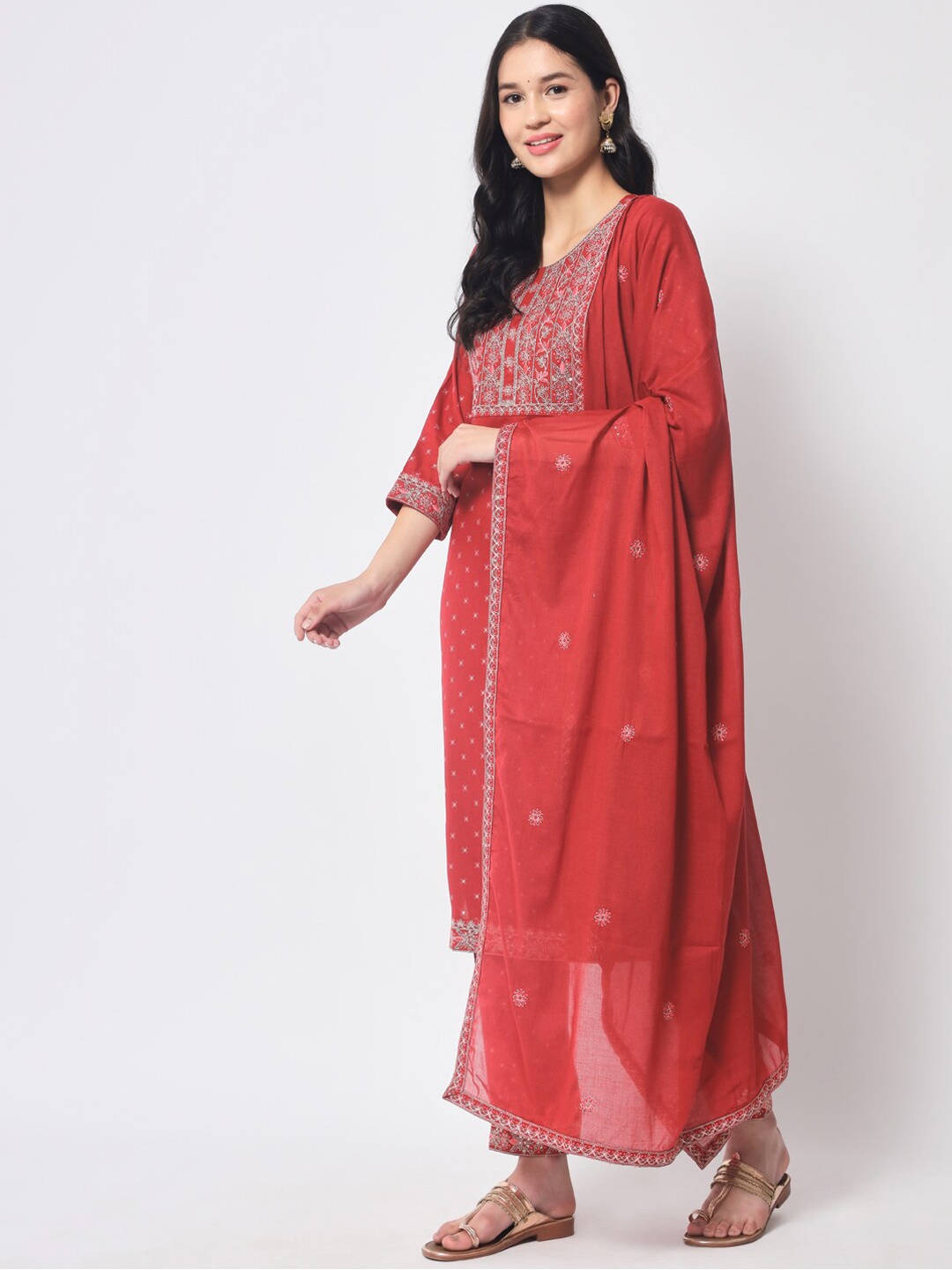 

IkDaiya Women Embroidered Sequinned Kurta with Trousers & Dupatta, Maroon