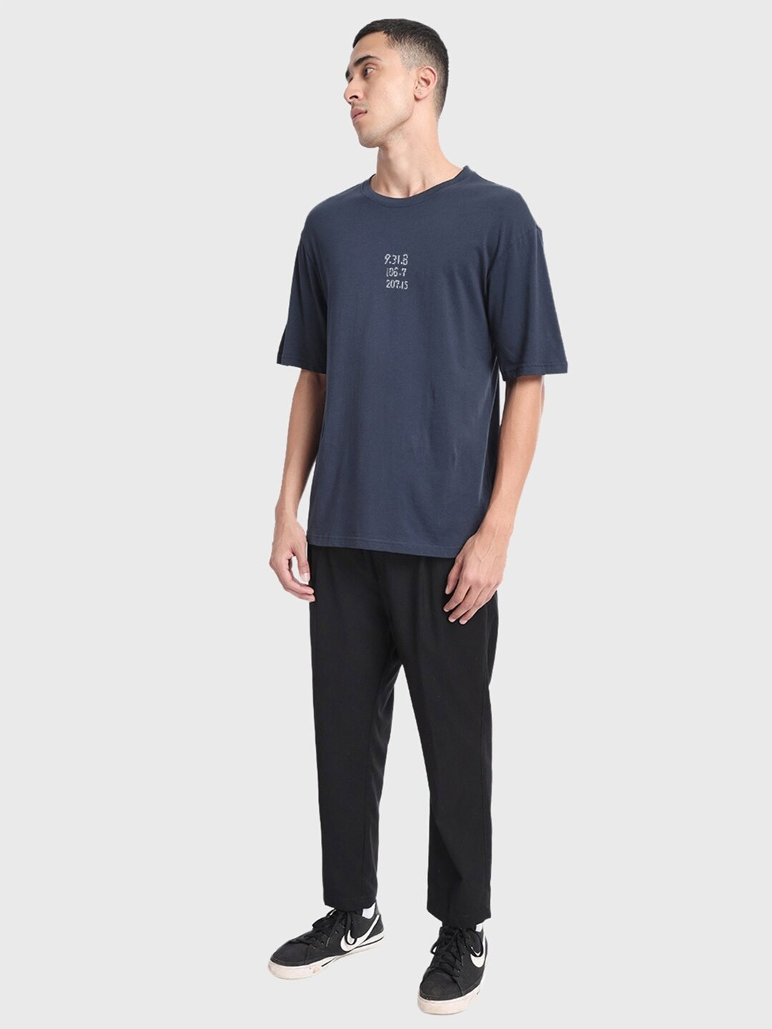 

Bewakoof Men Printed Drop-Shoulder Sleeves Oversize T-shirt, Red