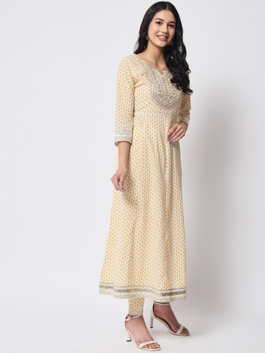 

IkDaiya Women Floral Printed Notch Neck Pure Cotton Kurta with Trousers & With Dupatta, Yellow