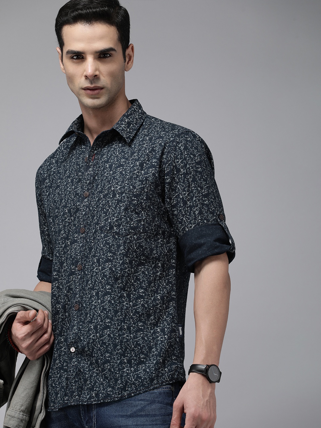 

The Roadster Lifestyle Co. Men Pure Cotton Abstract Printed Casual Shirt, Navy blue