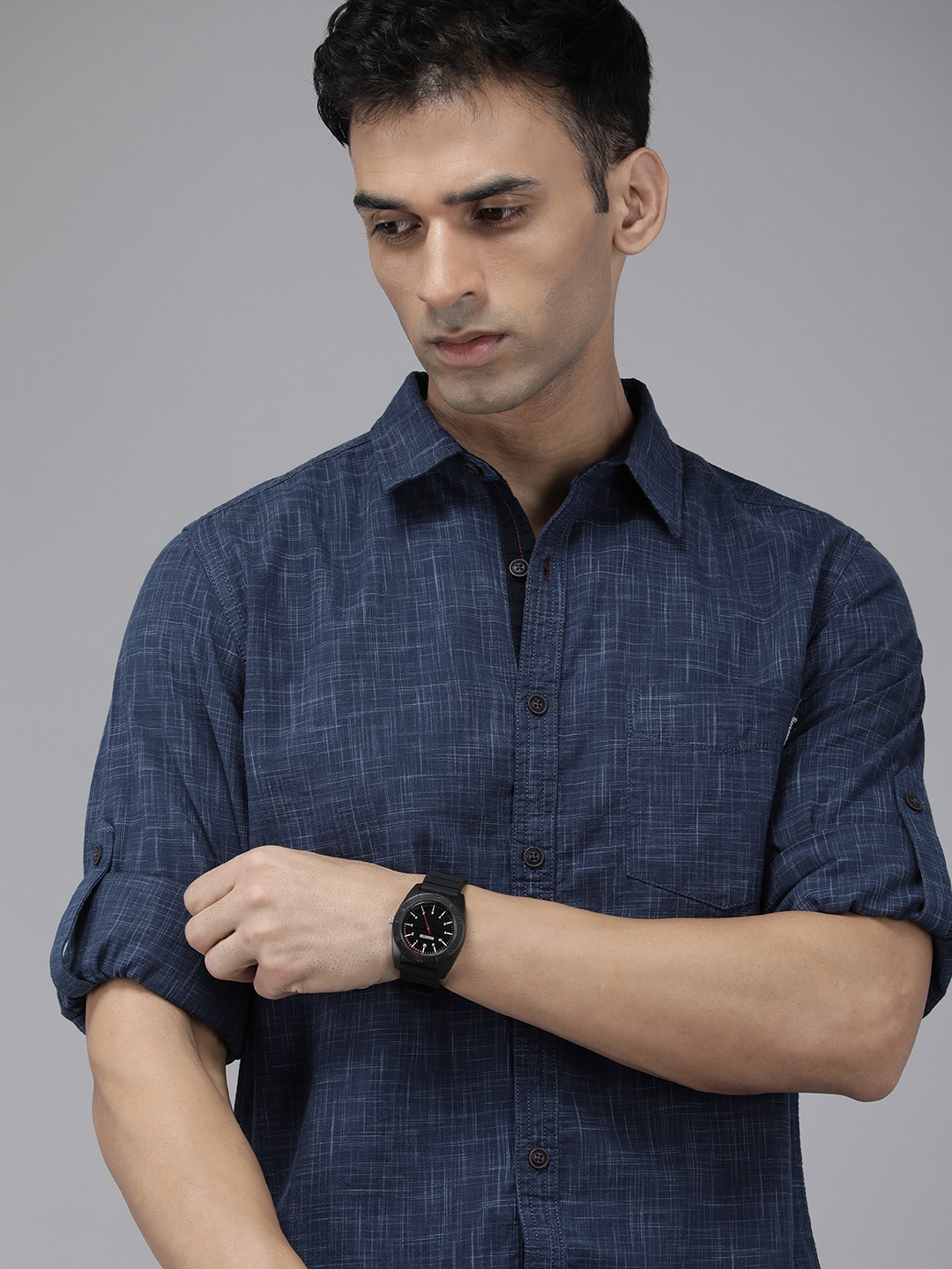 

The Roadster Lifestyle Co. Men Pure Cotton Self Design Roll-Up Sleeves Casual Shirt, Navy blue