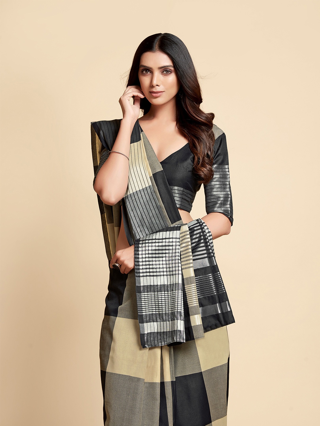 

Sangria Checked Printed Zari Saree, Black