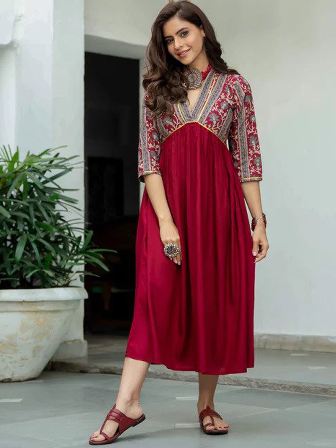 

Glorious Women Ethnic Motifs Printed Indie Prints Kurta, Maroon